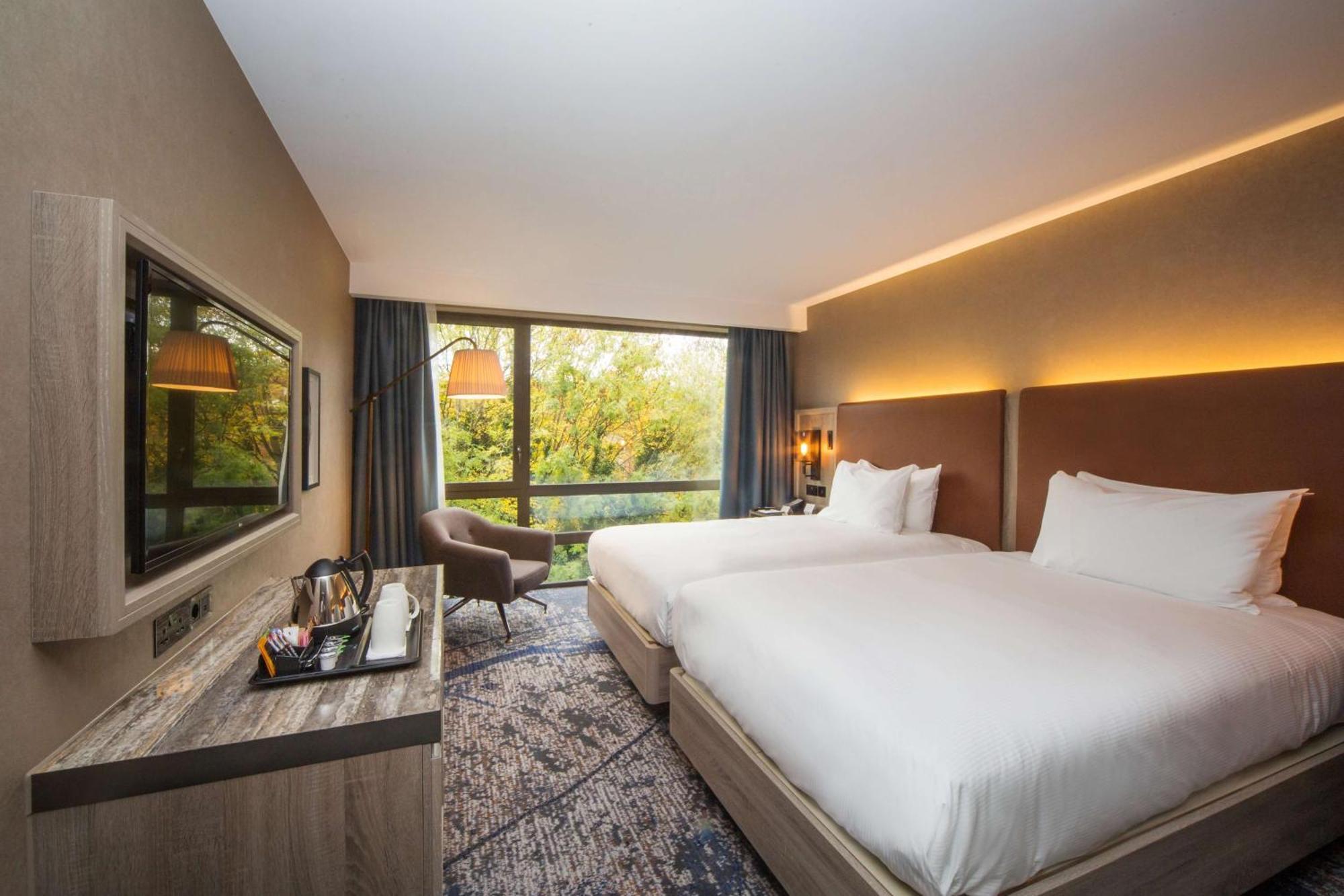 Doubletree By Hilton London Kingston Upon Thames Kingston upon Thames (Greater London) Exterior foto